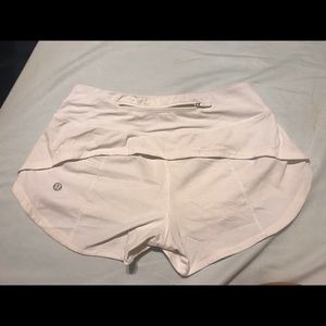 white speed lulu shorts NO LINER sz 0 2.5 inseam